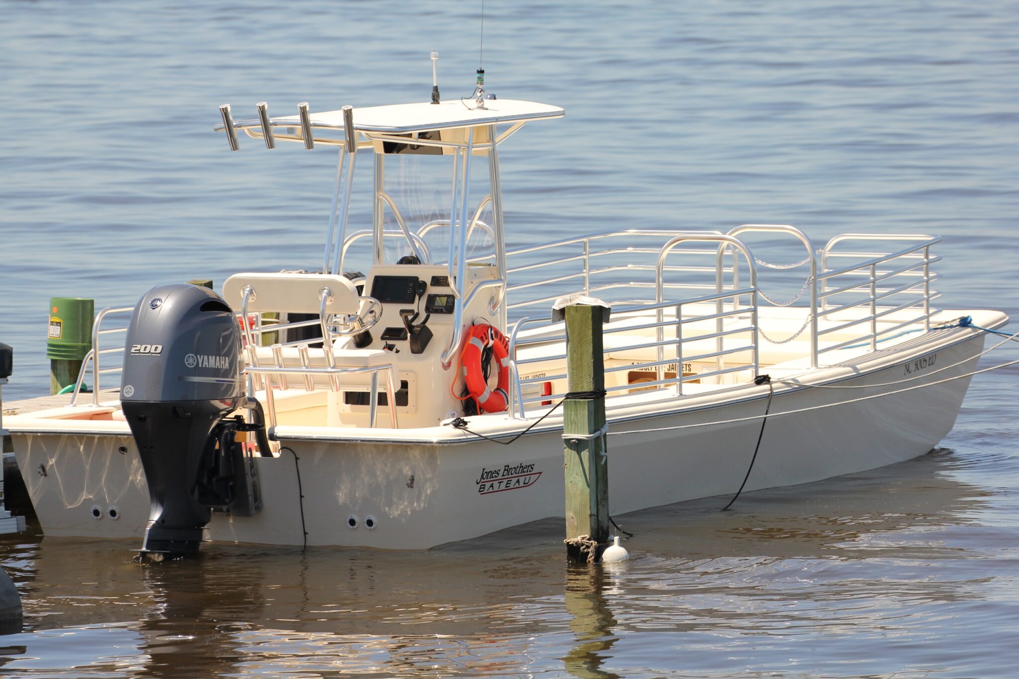 Bateau 25 Jones Brothers Marine